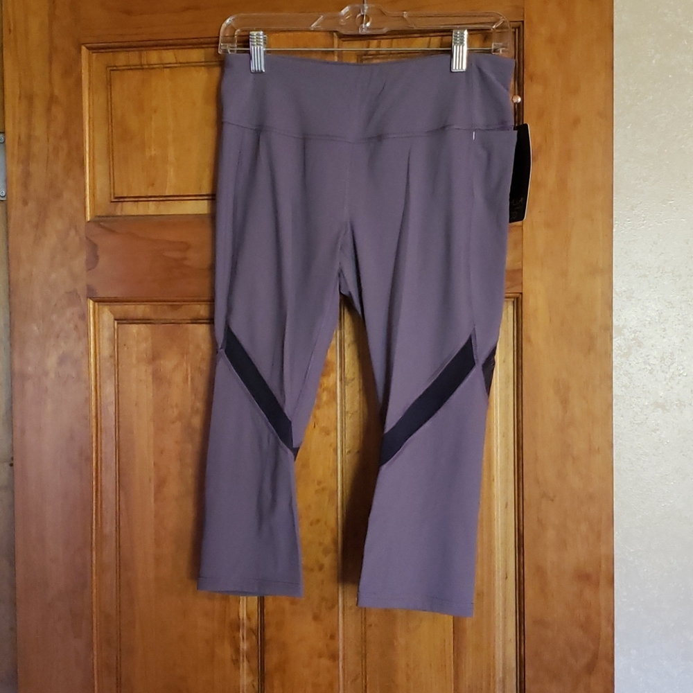 NWT Calia Mid Rise Crop Capri